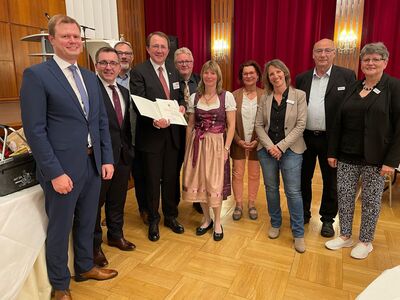 St. Pöltens Bürgermeister Matthias Stadler hat den Ehrenring der Stadt Heidenheim erhalten