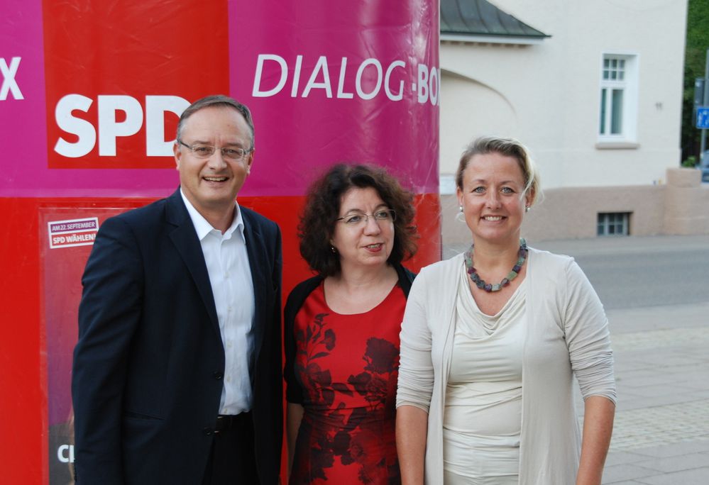 Kultusminister Andreas Stoch, Prof. Dr. Yasemin Karakasoglu und Claudia Sünder