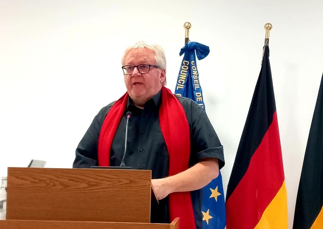Hans-Peter Neff hält die Haushaltsrede der Fraktion im Heidenheimer Gemeinderat