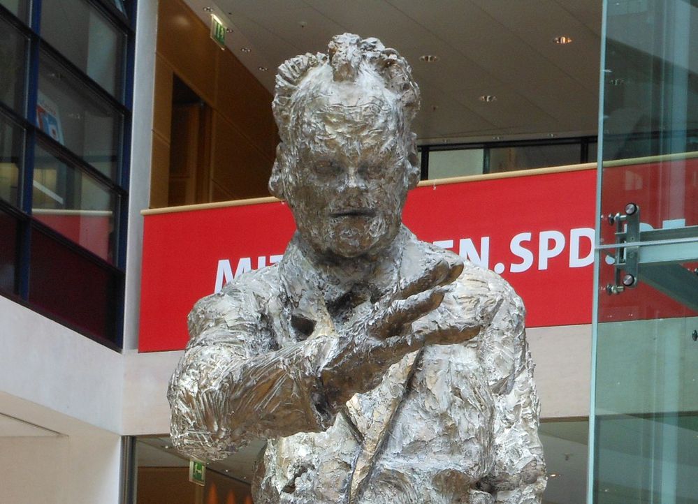 Willy-Brandt-Skulptur im WBH